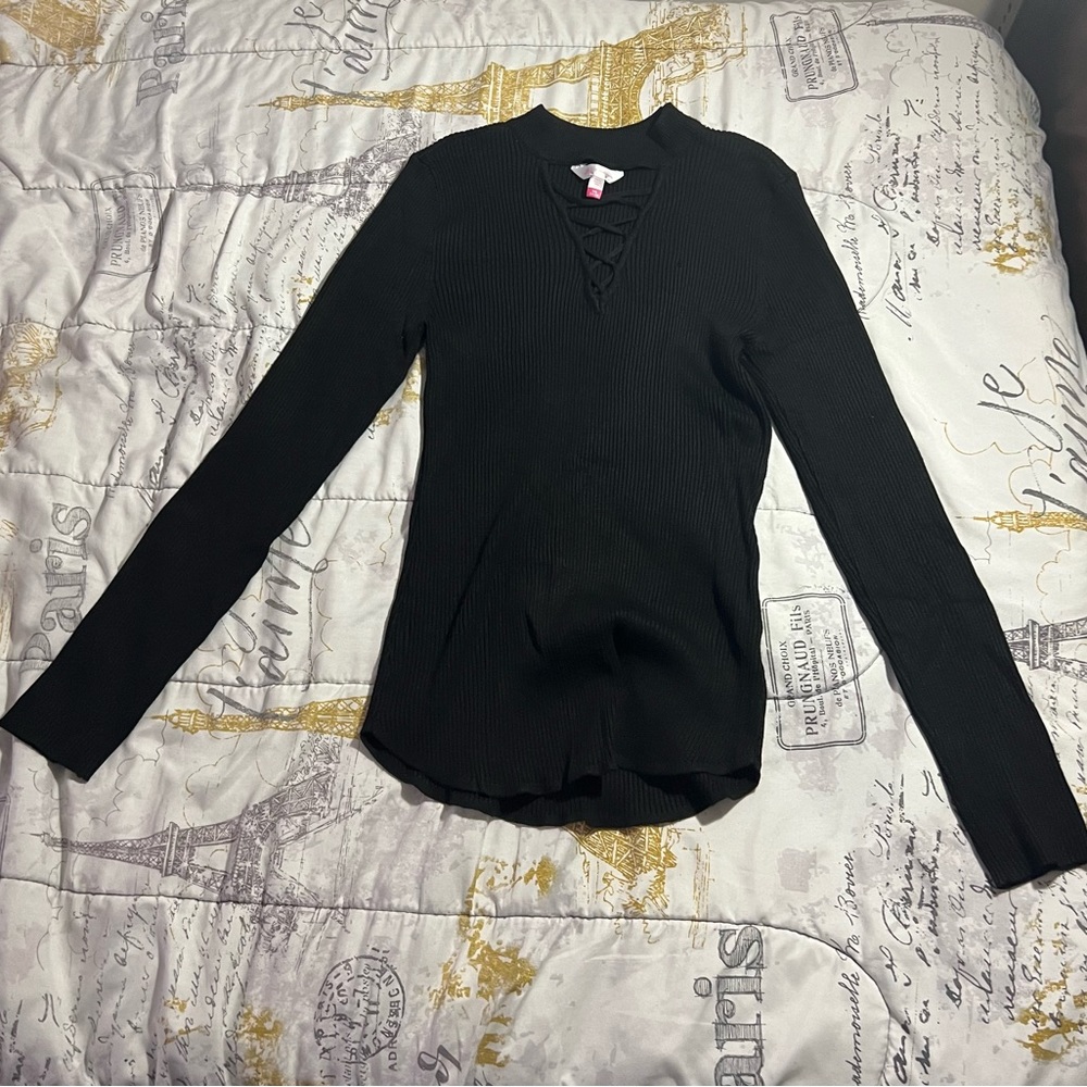 BLACK RIBBED TOP